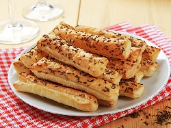 Бабините бързи и вкусни соленки (крекери) със сирене, кисело мляко и ким - снимка на рецептата